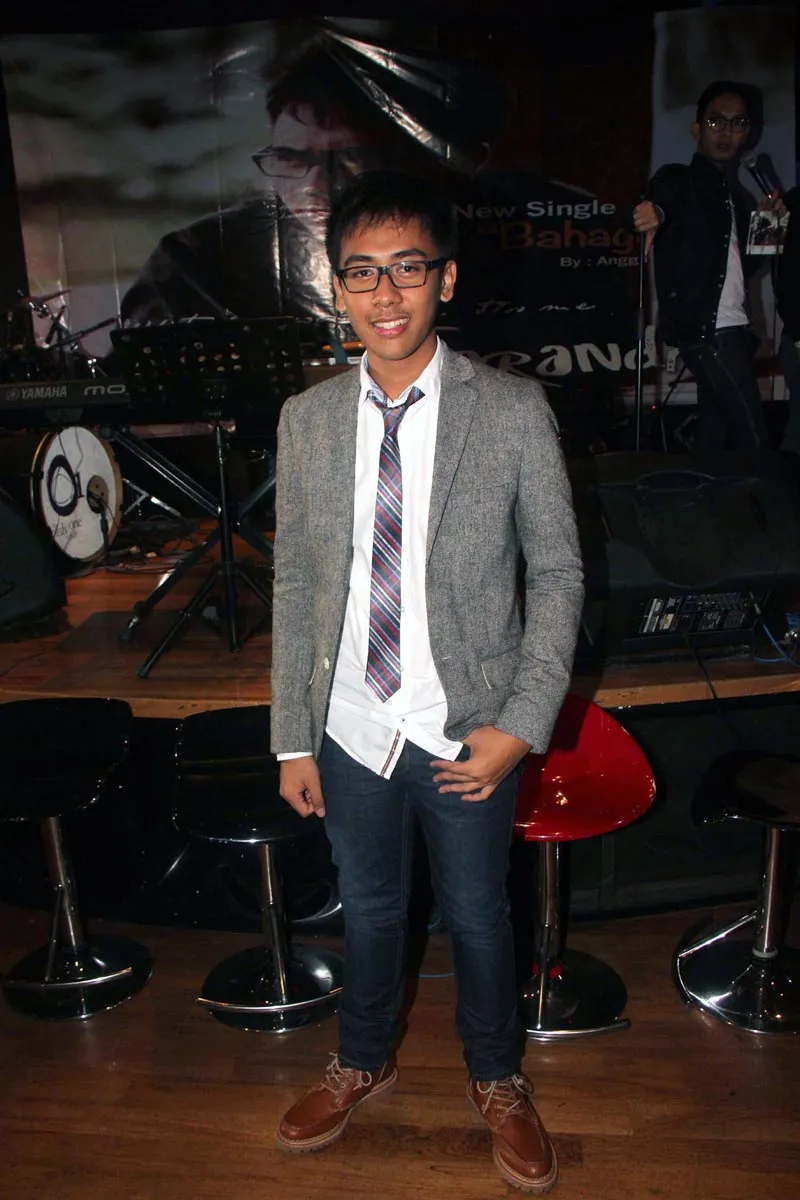 rilis single kedua, almer ogah cengeng
